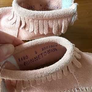 Minnetonka Kids Suede Fringe Moccasins in Light Pink